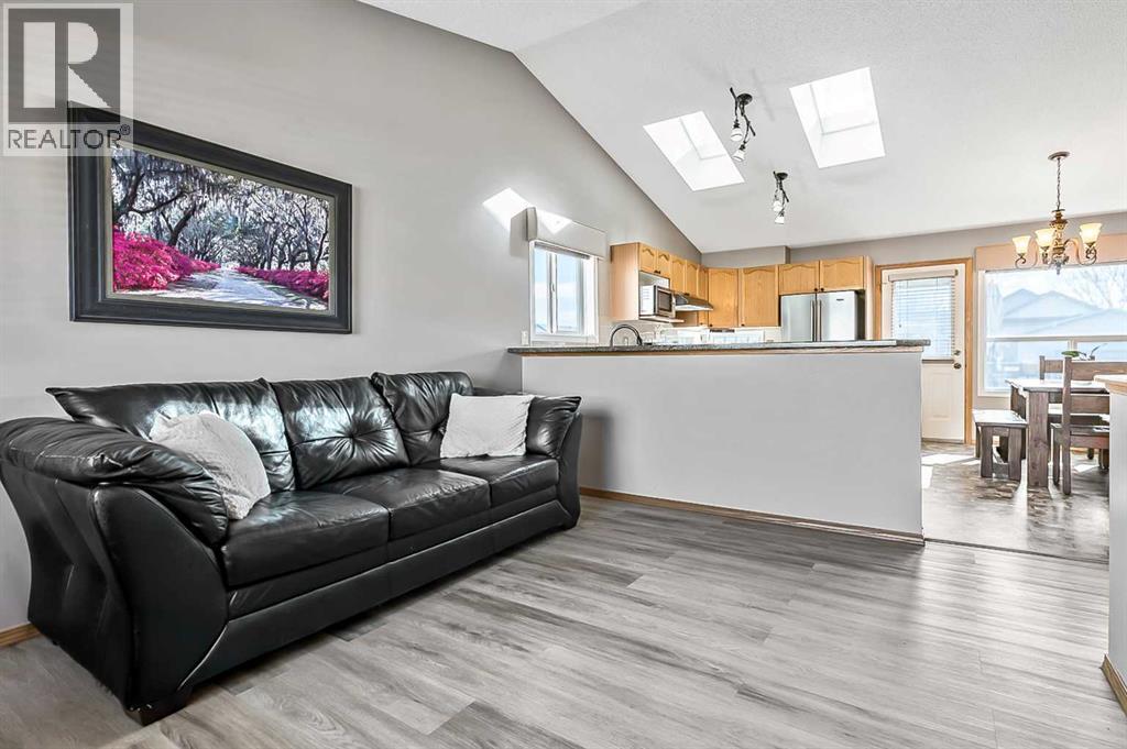 House for Sale in 196 Erin Meadow Way SE|Calgary, Alberta T2B3P6 4