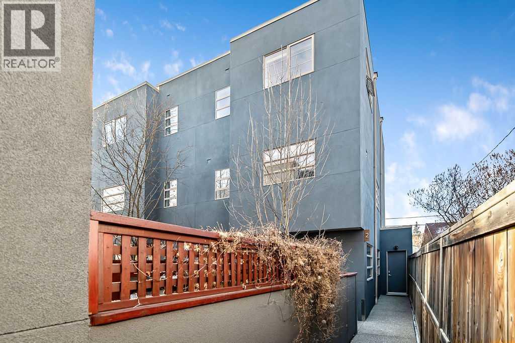 Row / Townhouse for Sale in 2, 1927 26A Street SW|Calgary, Alberta T3E2B8 2
