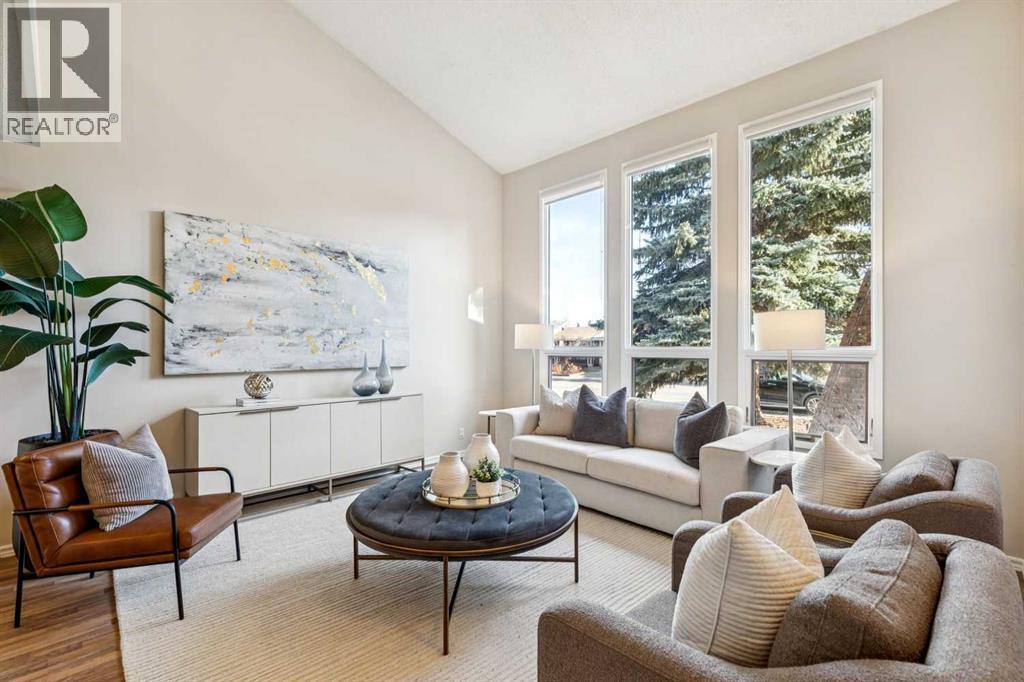 House for Sale in 3335 OAKWOOD Drive SW|Calgary, Alberta T2V4V6 2