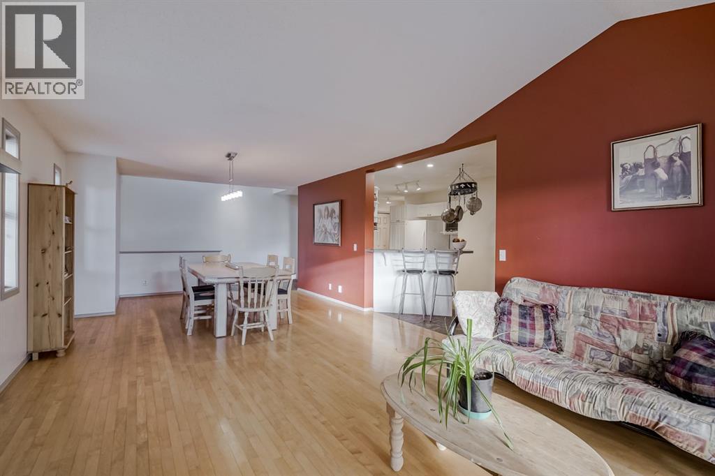 Row / Townhouse for Sale in 104, 39 Hidden Creek Place NW|Calgary, Alberta T3A6B9 5