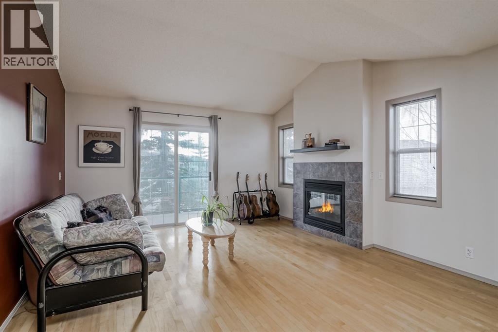 Row / Townhouse for Sale in 104, 39 Hidden Creek Place NW|Calgary, Alberta T3A6B9 2