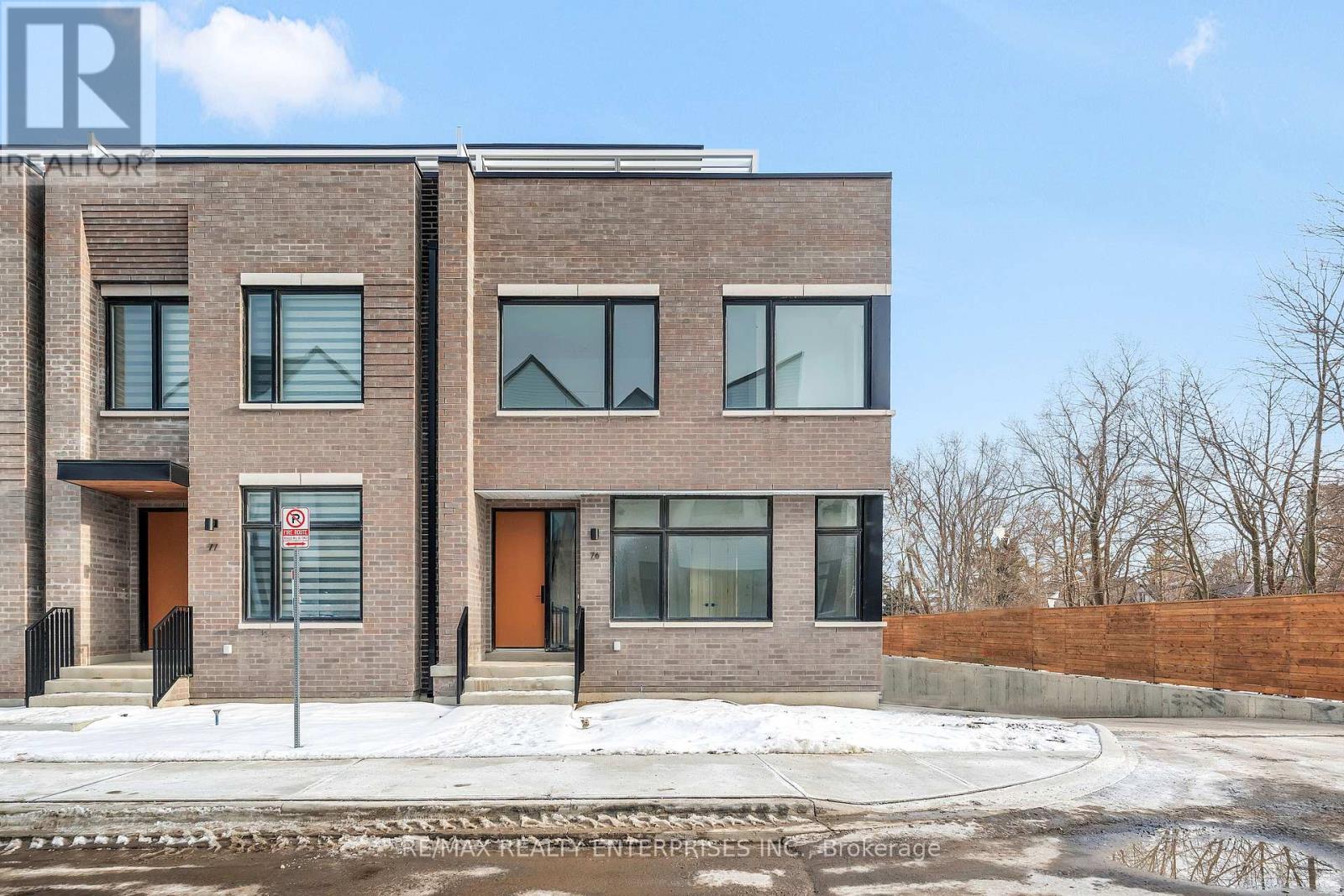 Row / Townhouse for Sale in 76 - 50 LOU PARSONS WAY|Mississauga (Port Credit), Ontario L5H0B2