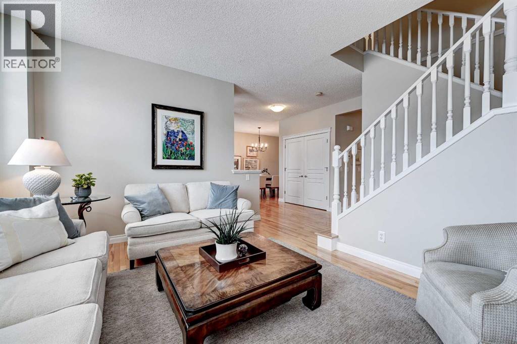 Row / Townhouse for Sale in 11, 10 St Julien Drive SW|Calgary, Alberta T2T6E2 3