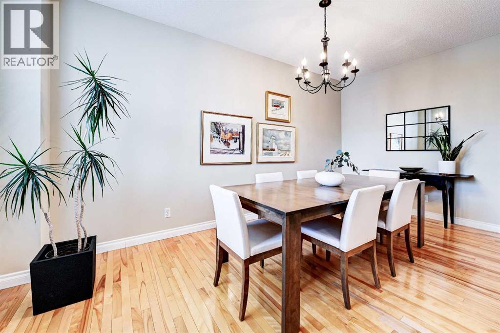 Row / Townhouse for Sale in 11, 10 St Julien Drive SW|Calgary, Alberta T2T6E2 5