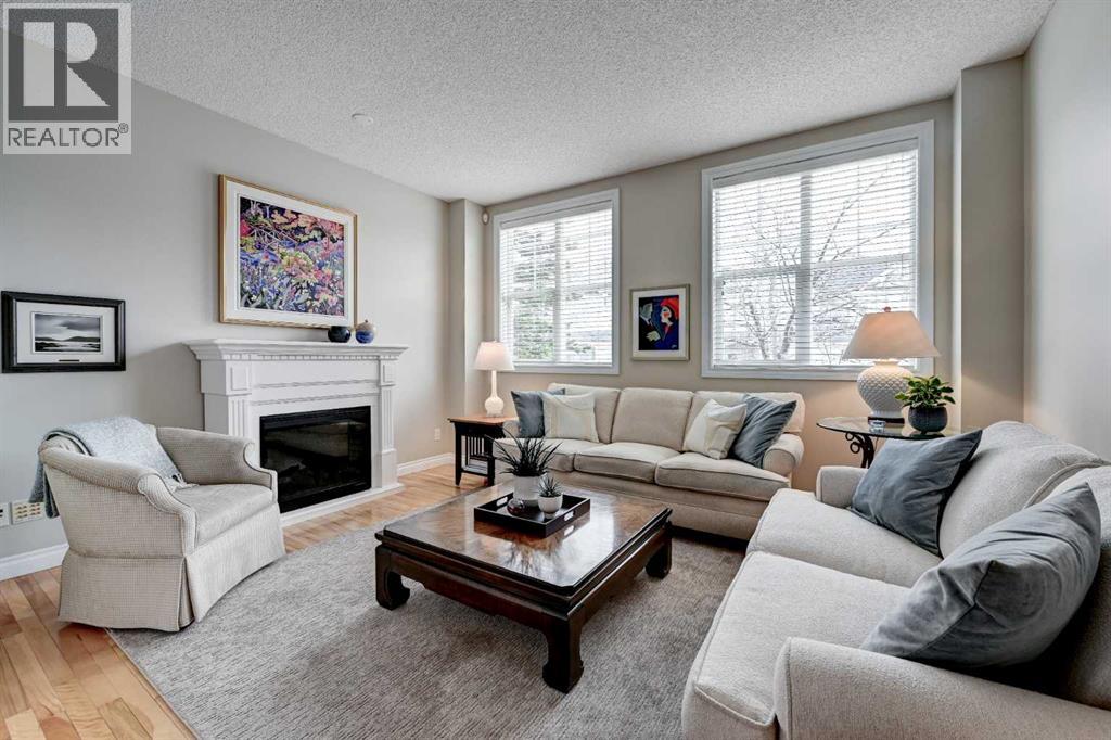 Row / Townhouse for Sale in 11, 10 St Julien Drive SW|Calgary, Alberta T2T6E2 2