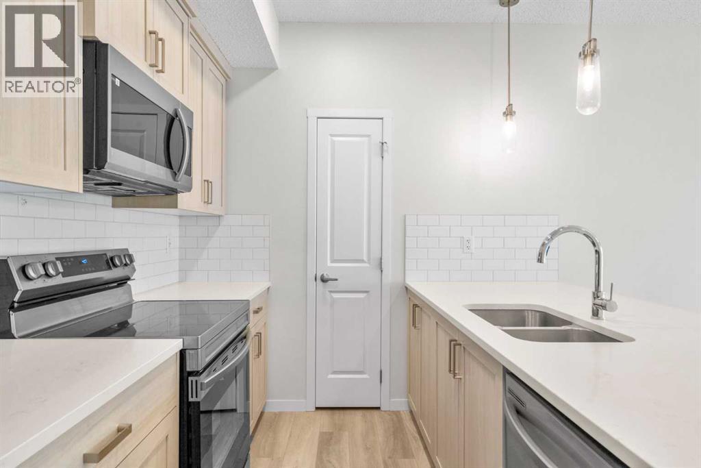 Apartment for Sale in 2411, 33 Carringham Gate NW|Calgary, Alberta T3P2H6 5