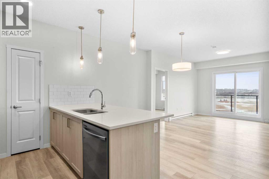 Apartment for Sale in 2411, 33 Carringham Gate NW|Calgary, Alberta T3P2H6 3