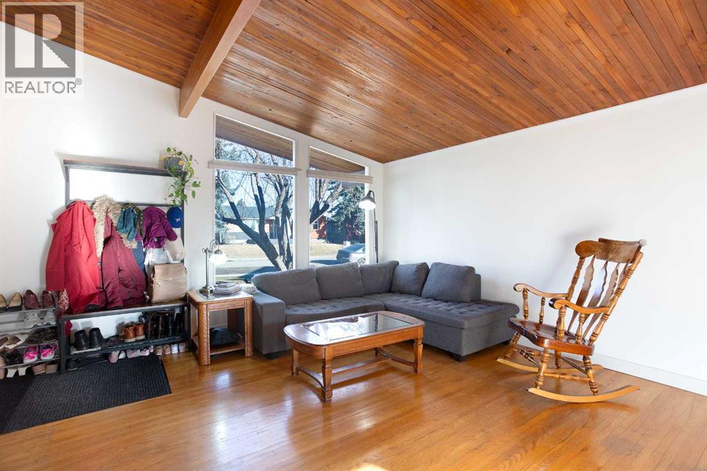 House for Sale in 819 Seymour Avenue SW|Calgary, Alberta T2W0N5 3