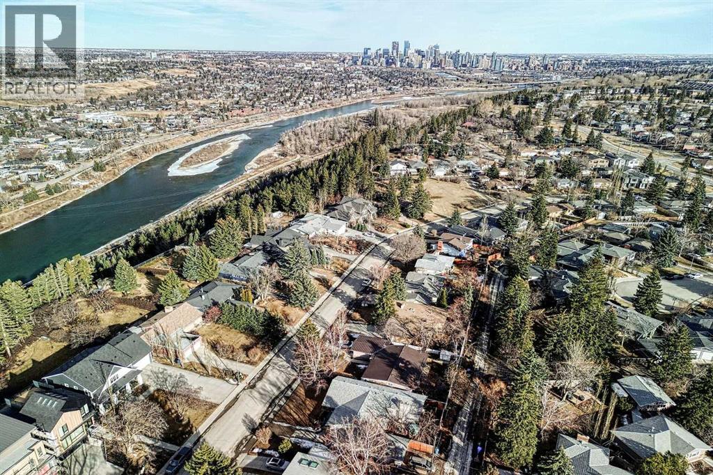 House for Sale in 75 Wildwood Drive SW|Calgary, Alberta T3C3C6 4