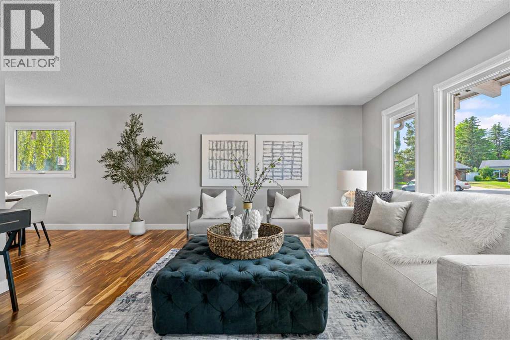 House for Sale in 308 Parkridge Green SE|Calgary, Alberta T2J5G2 3