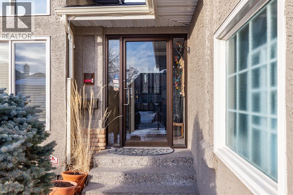 House for Sale in 63 Edgeridge Court NW|Calgary, Alberta T3A6K5 3