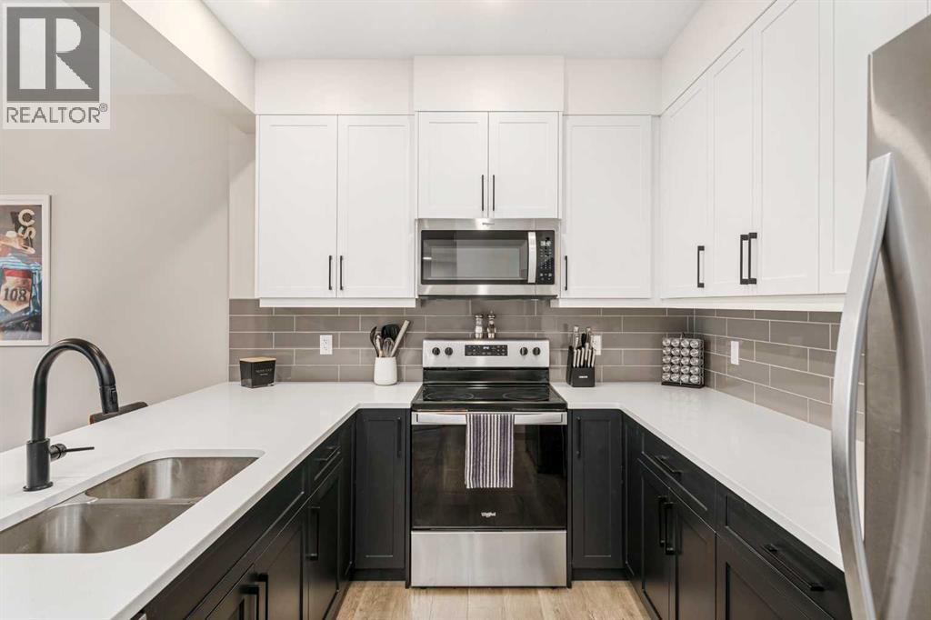 Row / Townhouse for Sale in 915 Crestridge Common SW|Calgary, Alberta T3B6L6 5