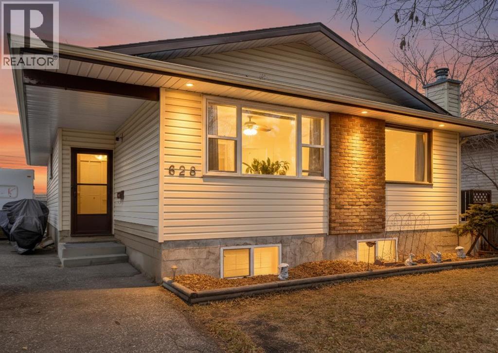 House for Sale in 628 Cantrell Drive SW|Calgary, Alberta T2W1W7