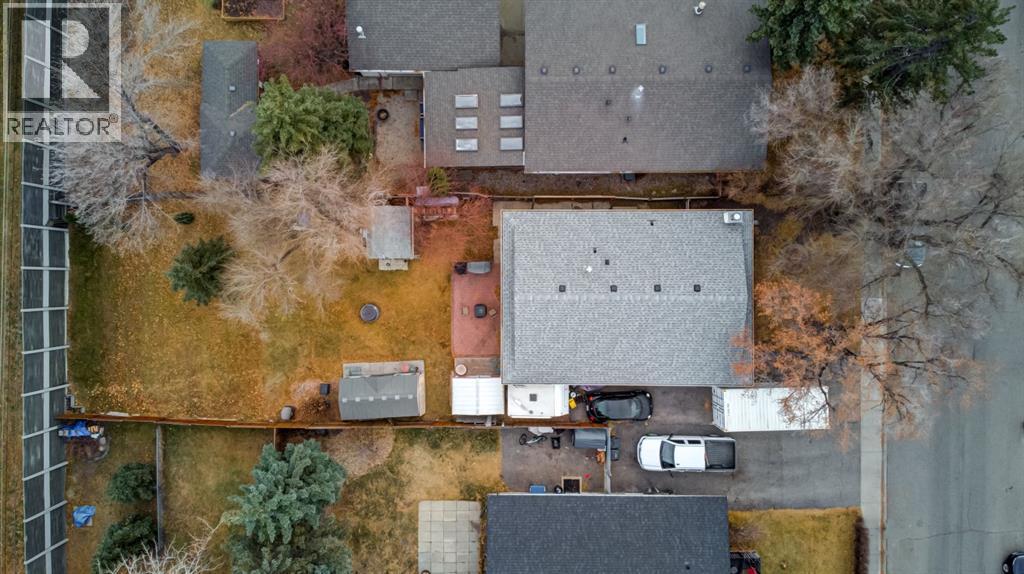 House for Sale in 628 Cantrell Drive SW|Calgary, Alberta T2W1W7 2