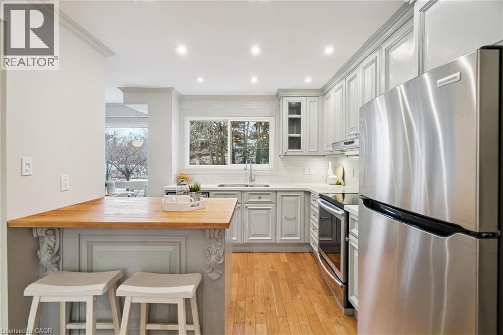 Row / Townhouse for Sale in 915 INVERHOUSE Drive Unit# 80|Mississauga, Ontario L5J4B2 2