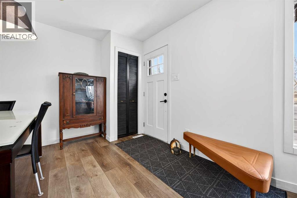 House for Sale in 23 Beaupre Crescent NW|Calgary, Alberta T3B2S9 2