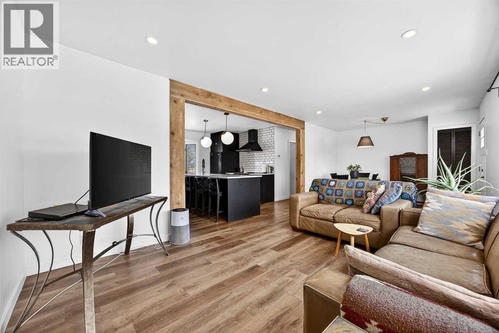 House for Sale in 23 Beaupre Crescent NW|Calgary, Alberta T3B2S9 3