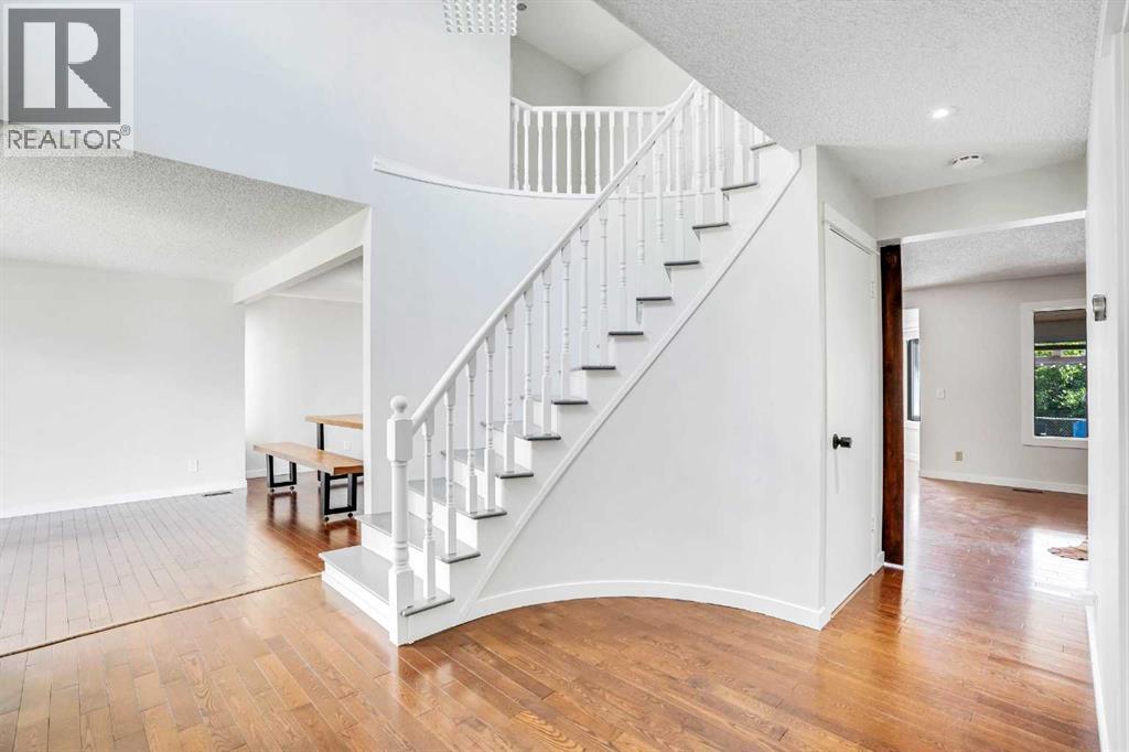 House for Sale in 73 Riverview Close SE|Calgary, Alberta T2C4C5 4