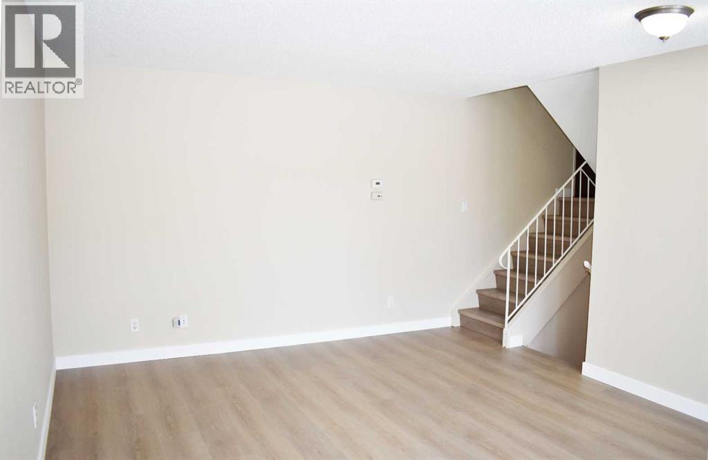 Row / Townhouse for Sale in 4, 4740 Dalton Drive NW|Calgary, Alberta T3A2H4 3