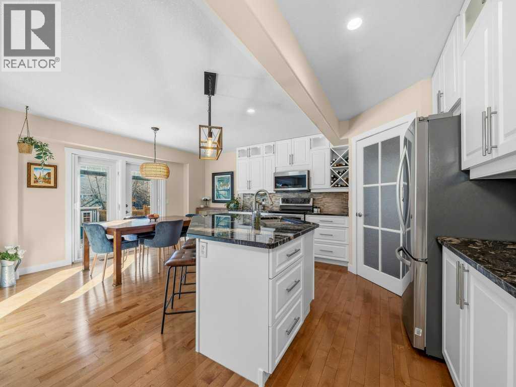 House for Sale in 17 Douglas Woods Gardens SE|Calgary, Alberta T2Z3A9