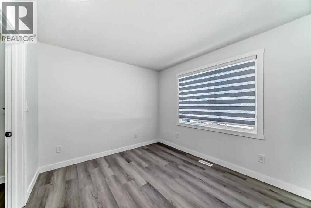 House for Sale in 3504 33 Street SE|Calgary, Alberta T2B2C2 5