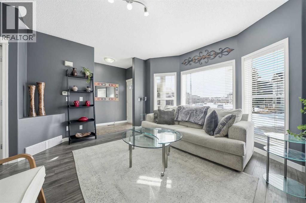 House for Sale in 74 Cranberry Close SE|Calgary, Alberta T3M0B4 5