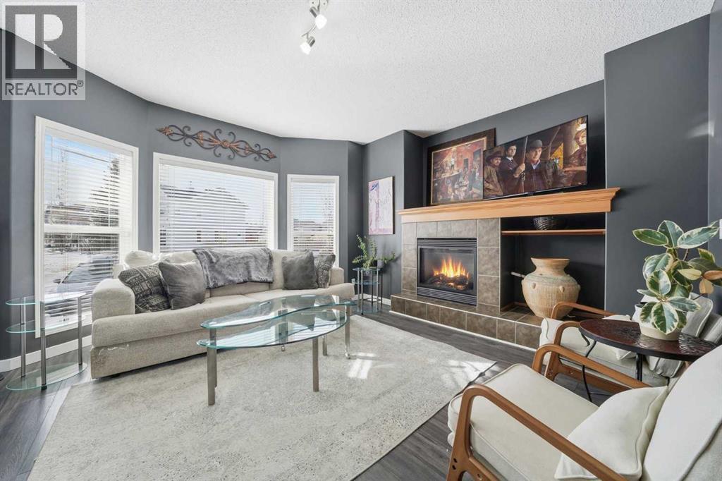 House for Sale in 74 Cranberry Close SE|Calgary, Alberta T3M0B4 3