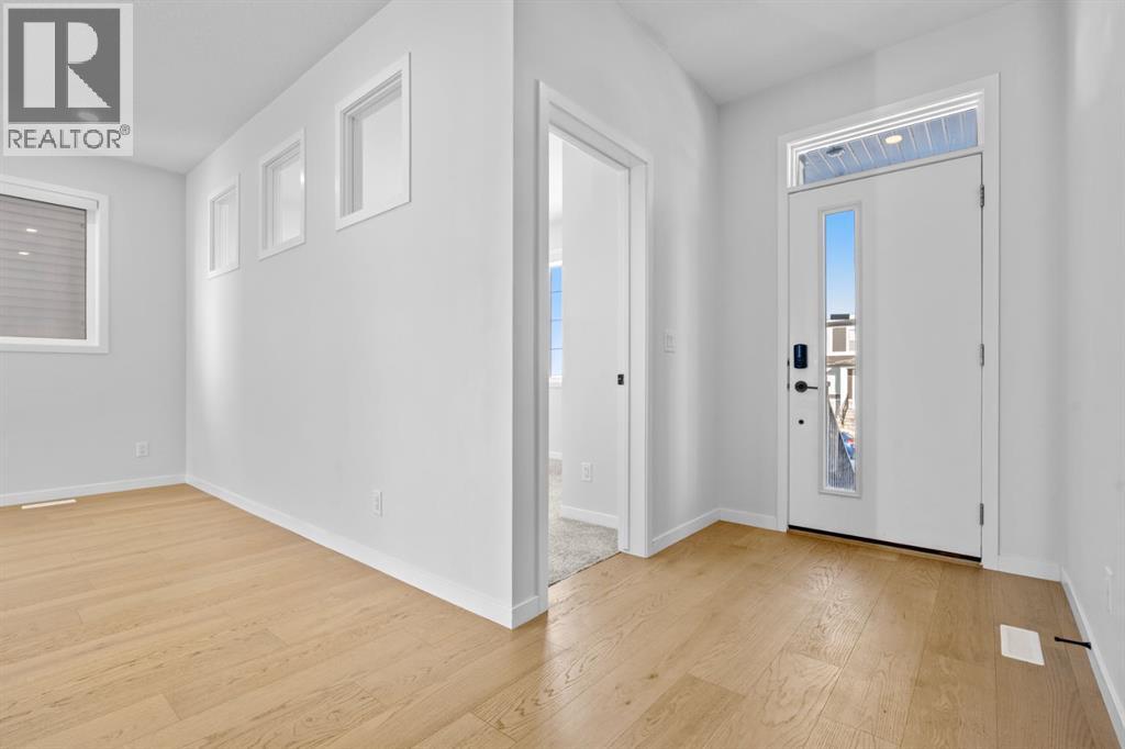 House for Sale in 153 Edith Way NW|Calgary, Alberta T3R2B8 4