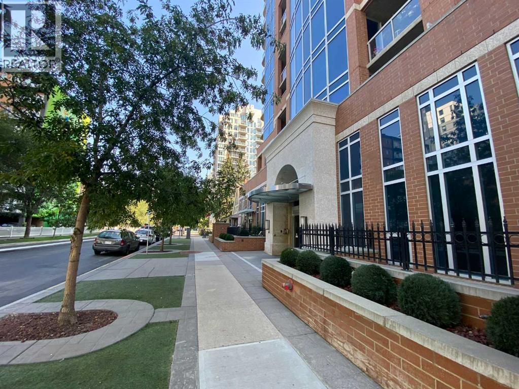 Apartment for Sale in 206, 817 15 Avenue SW|Calgary, Alberta T2R0H8