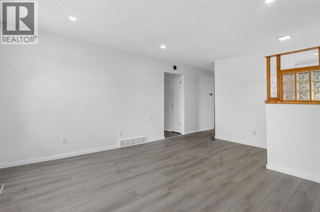 House for Sale in 3283 Dover Ridge Drive SE|Calgary, Alberta T2B2A8 5