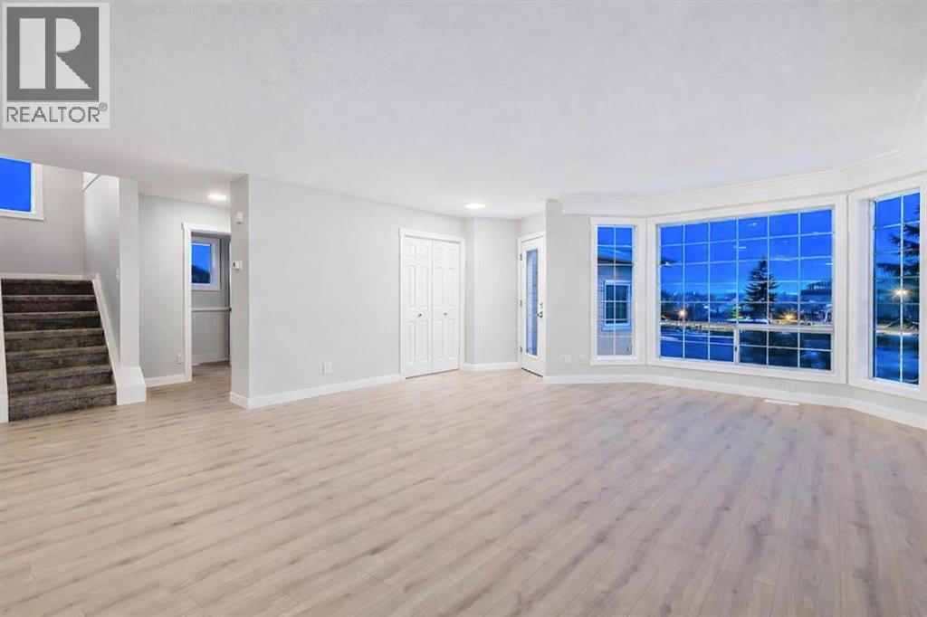 House for Sale in 902 Applewood Drive SE|Calgary, Alberta T2A7P2 4