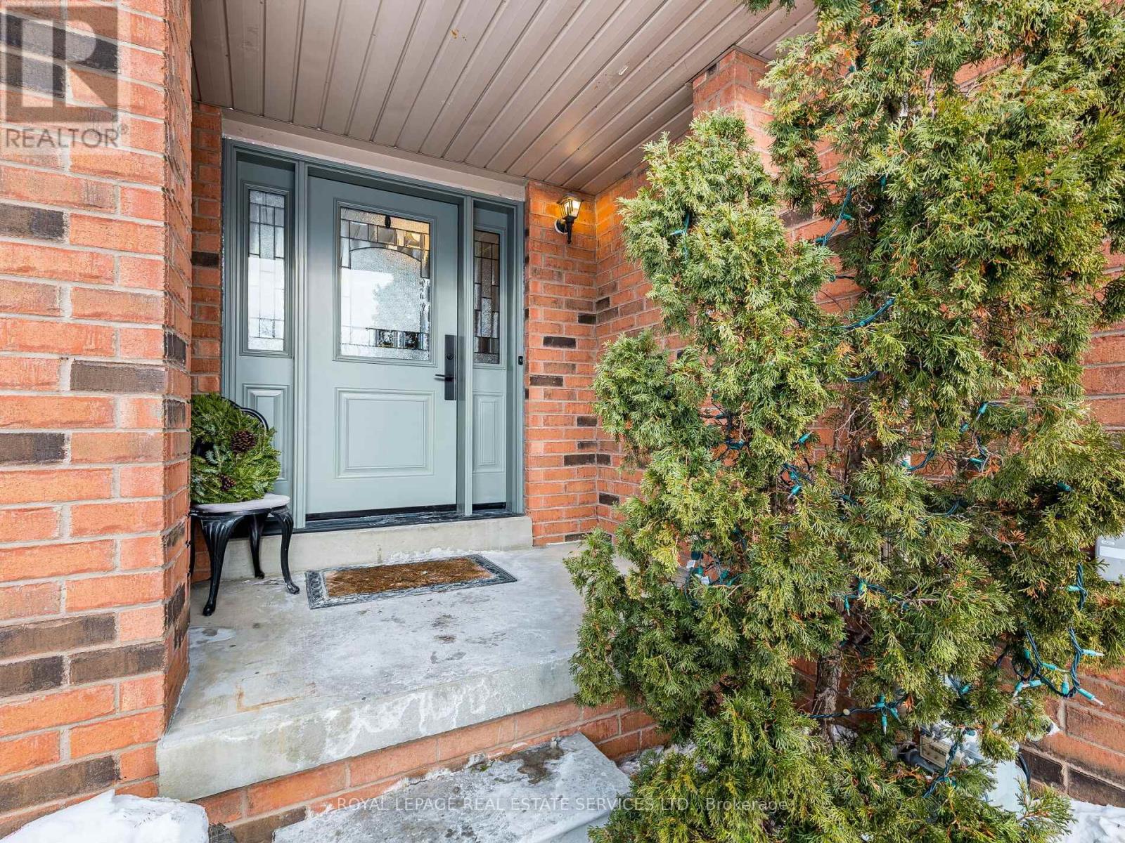 Row / Townhouse for Sale in 31 BERKINDALE COURT|Brampton (Fletcher's Creek South), Ontario L6Y5G1