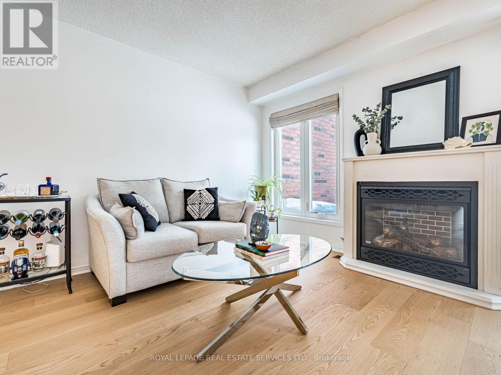 Row / Townhouse for Sale in 31 BERKINDALE COURT|Brampton (Fletcher's Creek South), Ontario L6Y5G1 4