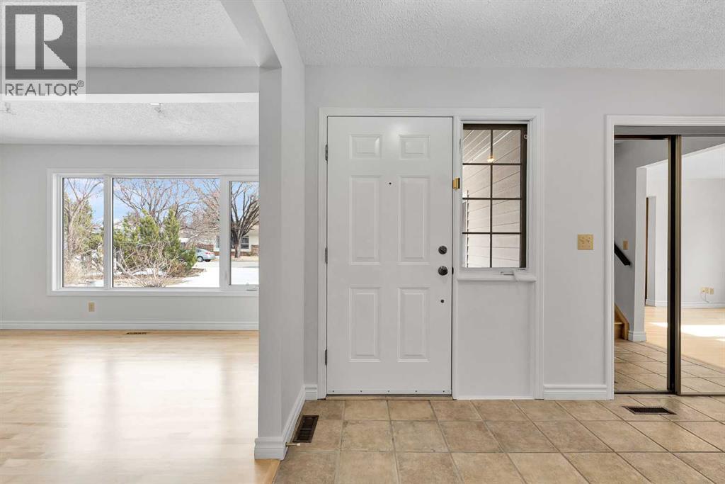 House for Sale in 815 Woodpark Way SW|Calgary, Alberta T2W2T9 4