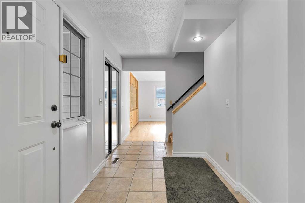 House for Sale in 815 Woodpark Way SW|Calgary, Alberta T2W2T9 3