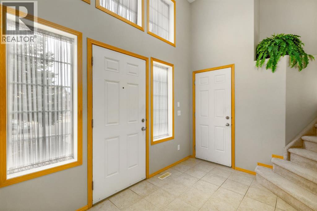 House for Sale in 131 Panatella Close NW|Calgary, Alberta T3K6C9 3