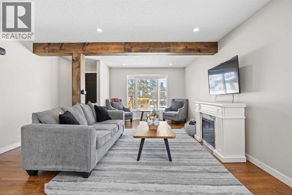 House for Sale in 23 Millbank Drive SW|Calgary, Alberta T2Y2B5 5