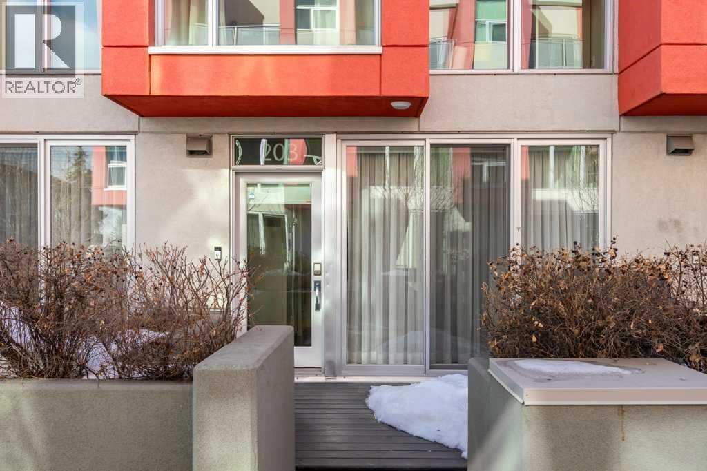 Row / Townhouse for Sale in 203, 2717 17 Street SW|Calgary, Alberta T2T4N4 2
