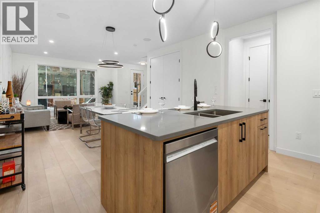 Row / Townhouse for Sale in 1, 3719 14A Street SW|Calgary, Alberta T2T3Y1 4