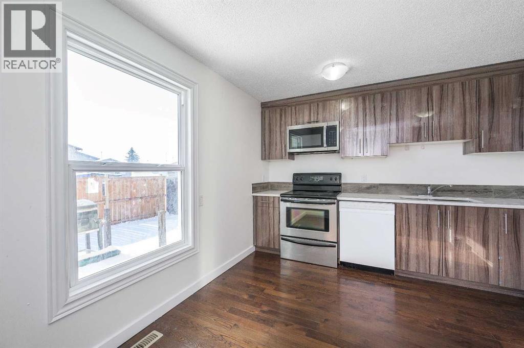 House for Sale in 51 Whitworth Way NE|Calgary, Alberta T1Y6B1 3