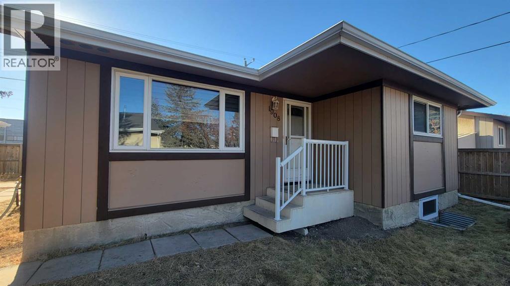 House for Sale in 1908 Olympia Drive SE|Calgary, Alberta T2C1H5