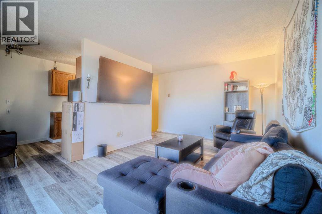 Apartment for Sale in 32, 1703 11 Avenue SW|Calgary, Alberta T3C0N5 4