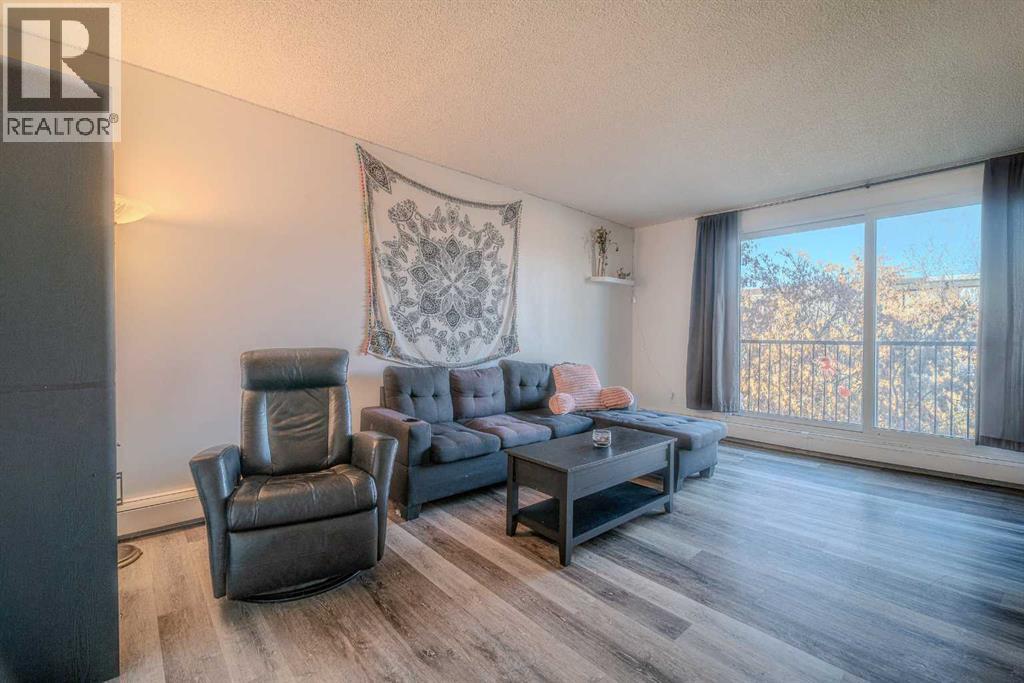 Apartment for Sale in 32, 1703 11 Avenue SW|Calgary, Alberta T3C0N5 2