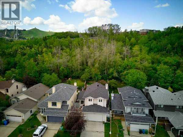 House for Sale in 8535 33 Avenue NW|Calgary, Alberta T3B1M2 3