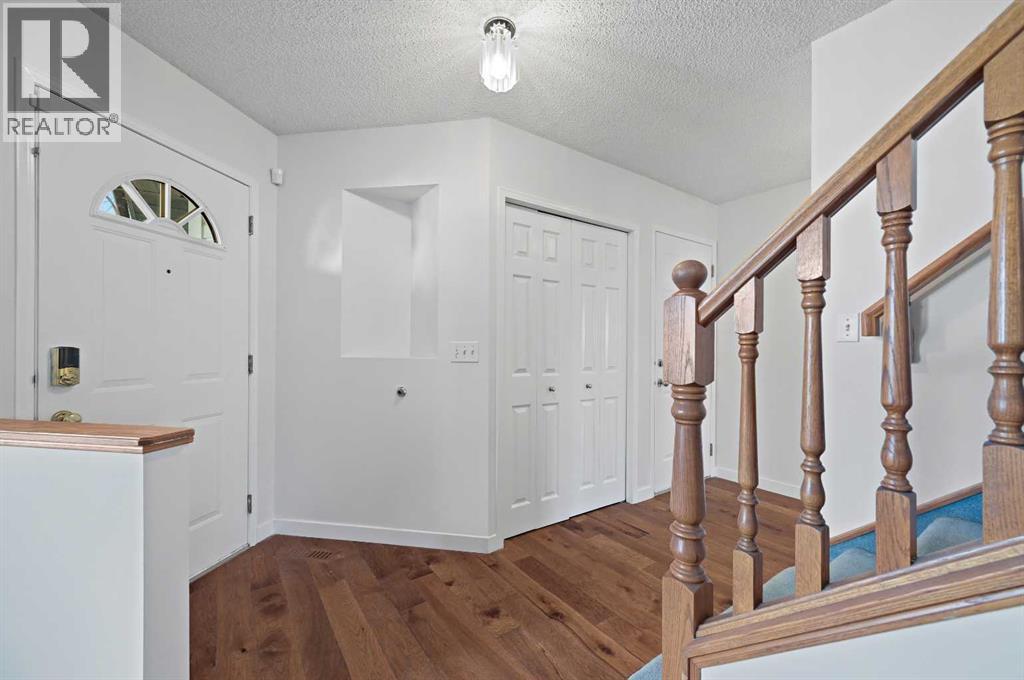 House for Sale in 182 Coventry Close NE|Calgary, Alberta T3K4A6 3