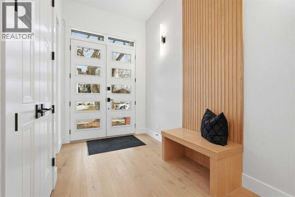 House for Sale in 134 Lissington Drive SW|Calgary, Alberta T3E5E3 2