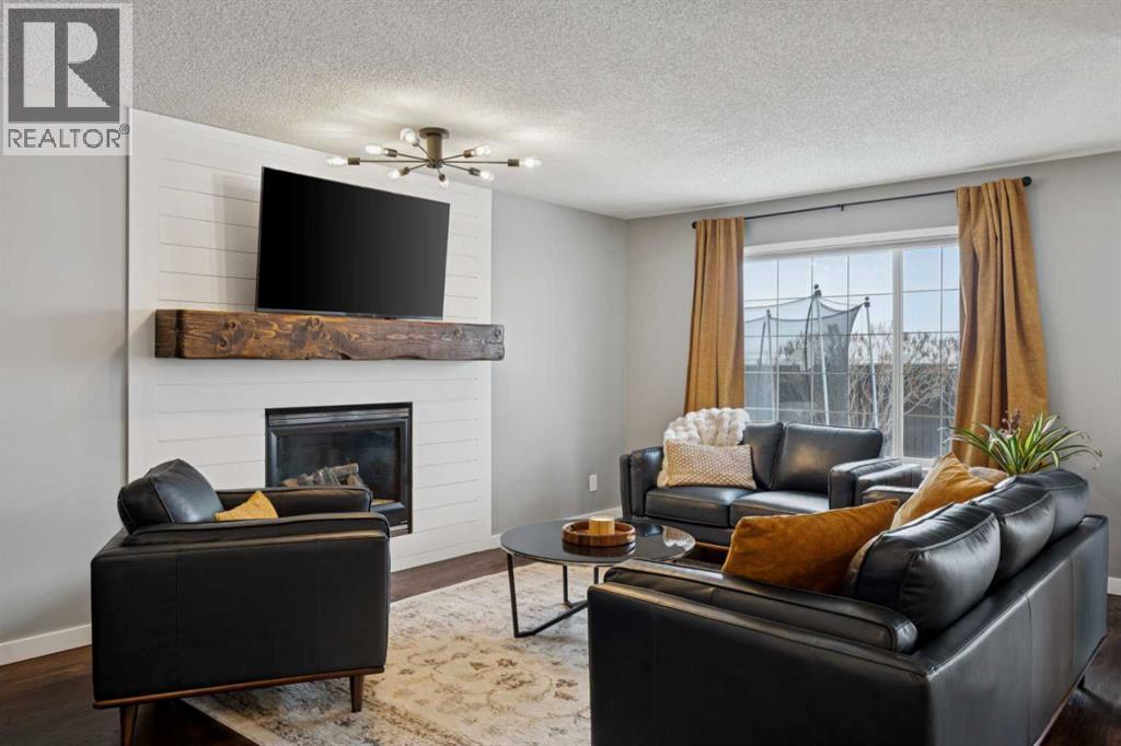 House for Sale in 250 Chapalina Place SE|Calgary, Alberta T2X3P4 5