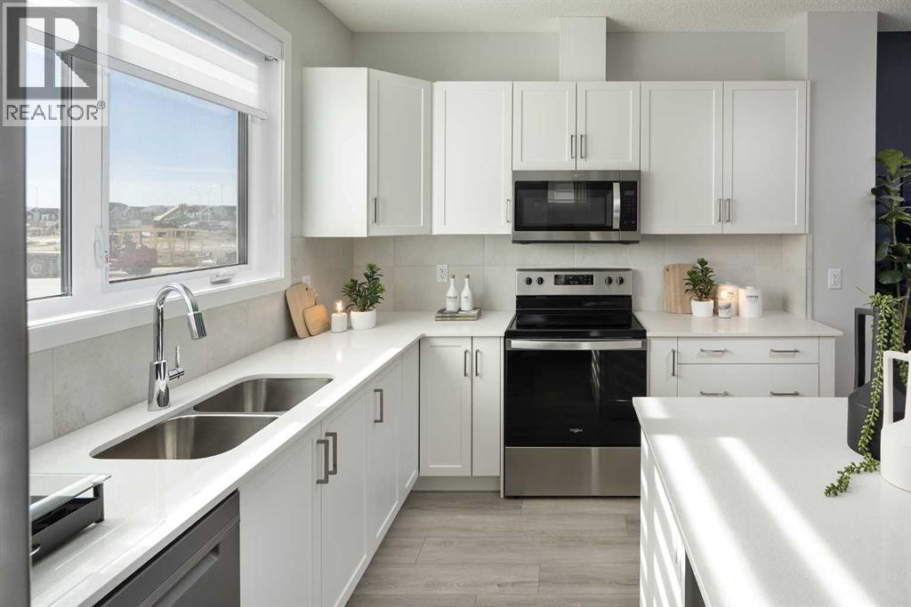 House for Sale in 74 Magnolia Street SE|Calgary, Alberta T3M3X8 2