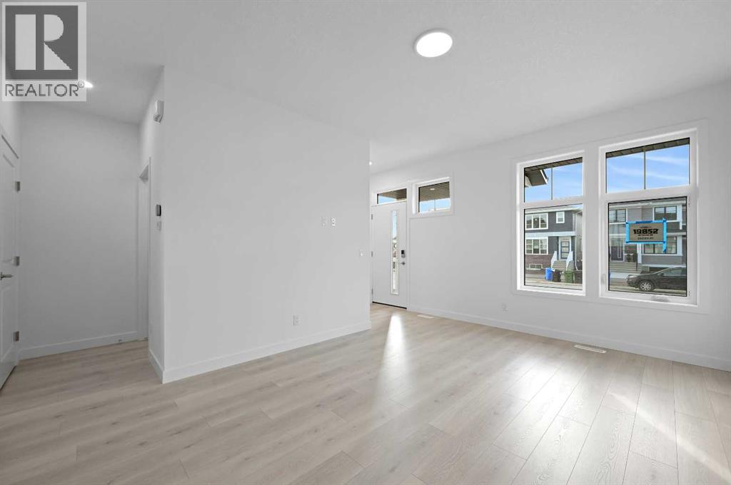 Row / Townhouse for Sale in 19852 45 Street SE|Calgary, Alberta T3M4B9 4