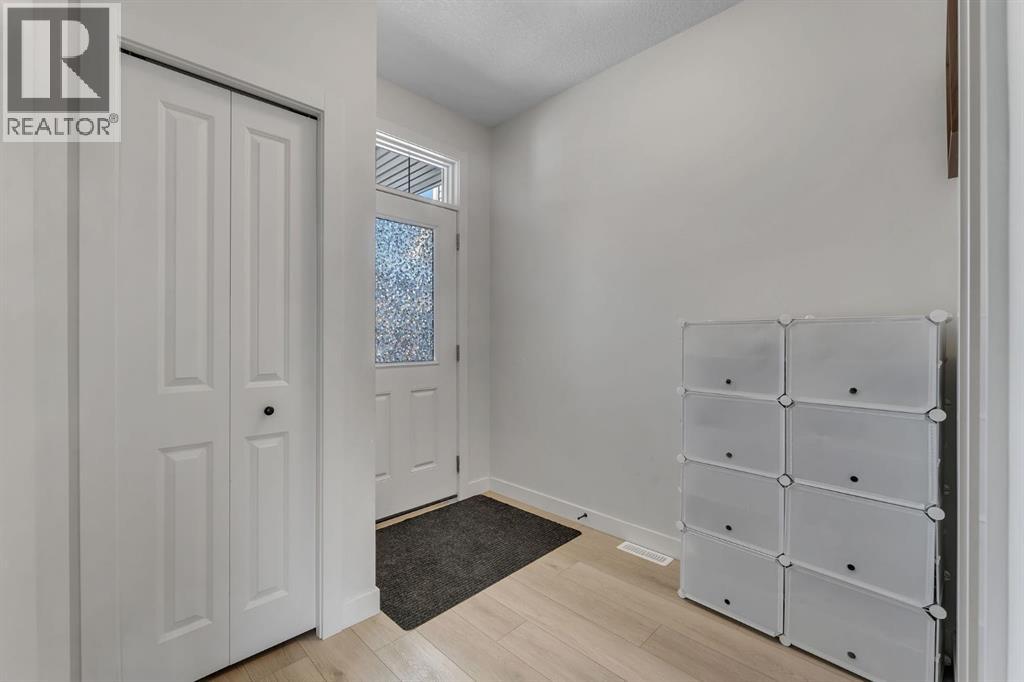 House for Sale in 260 Cornerbrook Drive NE|Calgary, Alberta T3N2J2 4